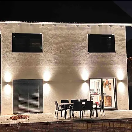 Viel Platz In Fuer Freunde Und Familie
